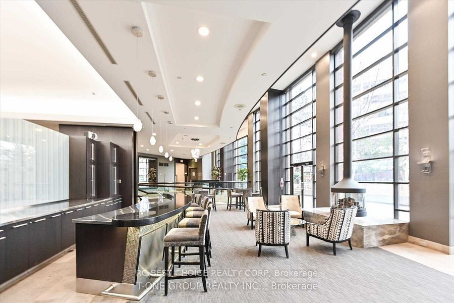 33 Sheppard Avenue 611