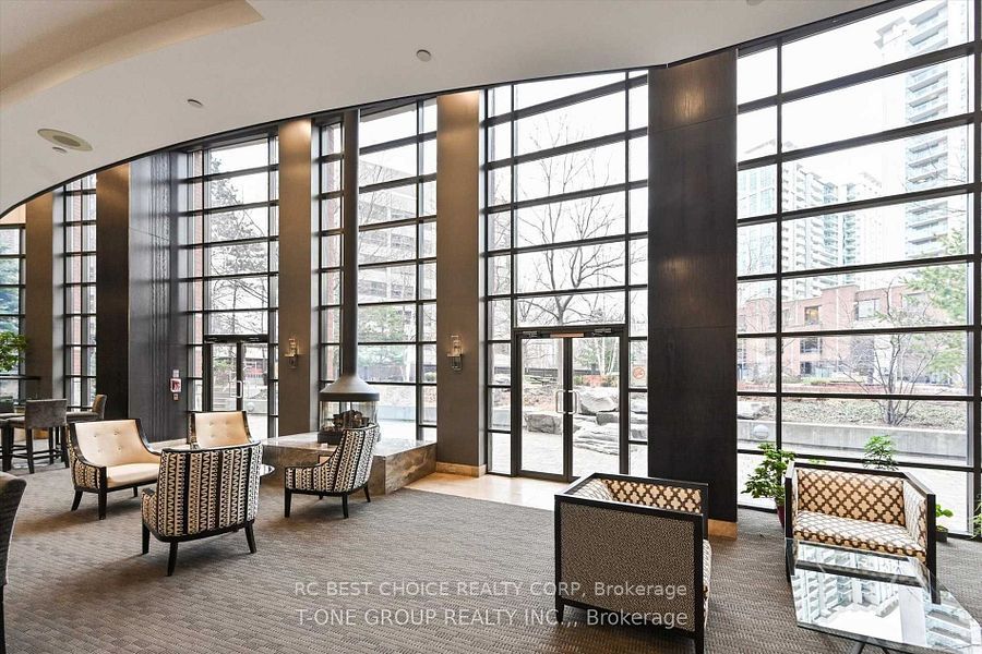 33 Sheppard Avenue 611