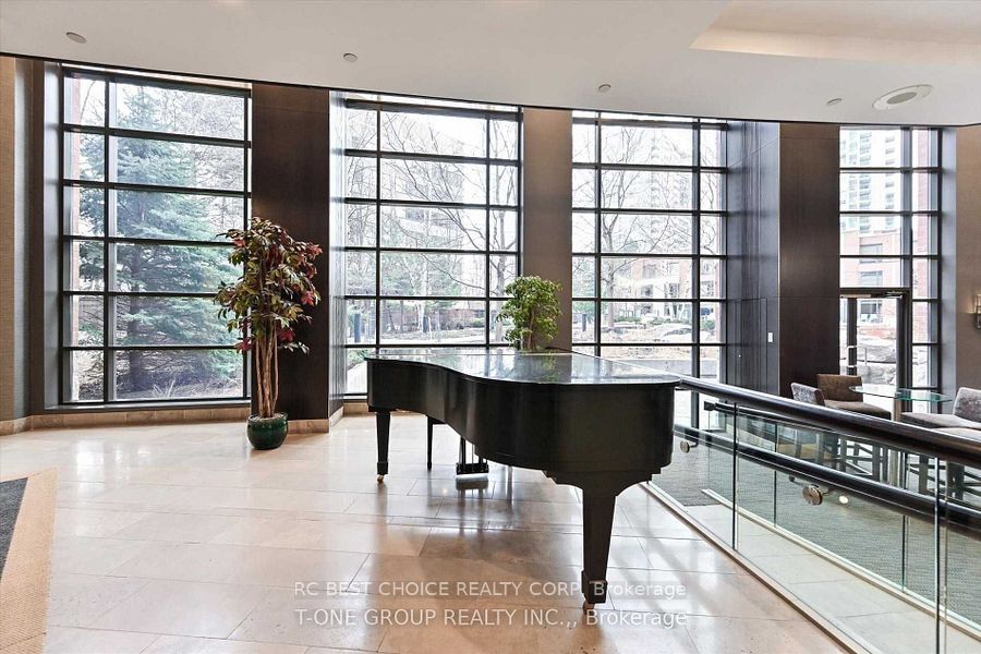 33 Sheppard Avenue 611
