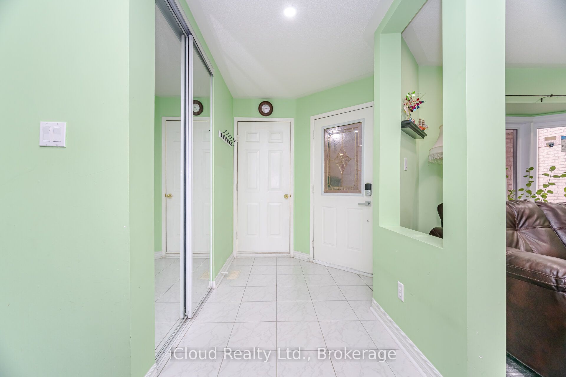 5261 River Forest Court