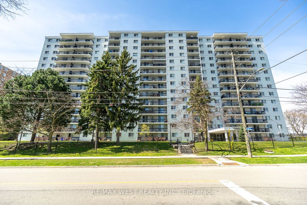 Photo of 1100 Caven Street #310, Mississauga, ON L5G 4N3 (MLS # W13077382)