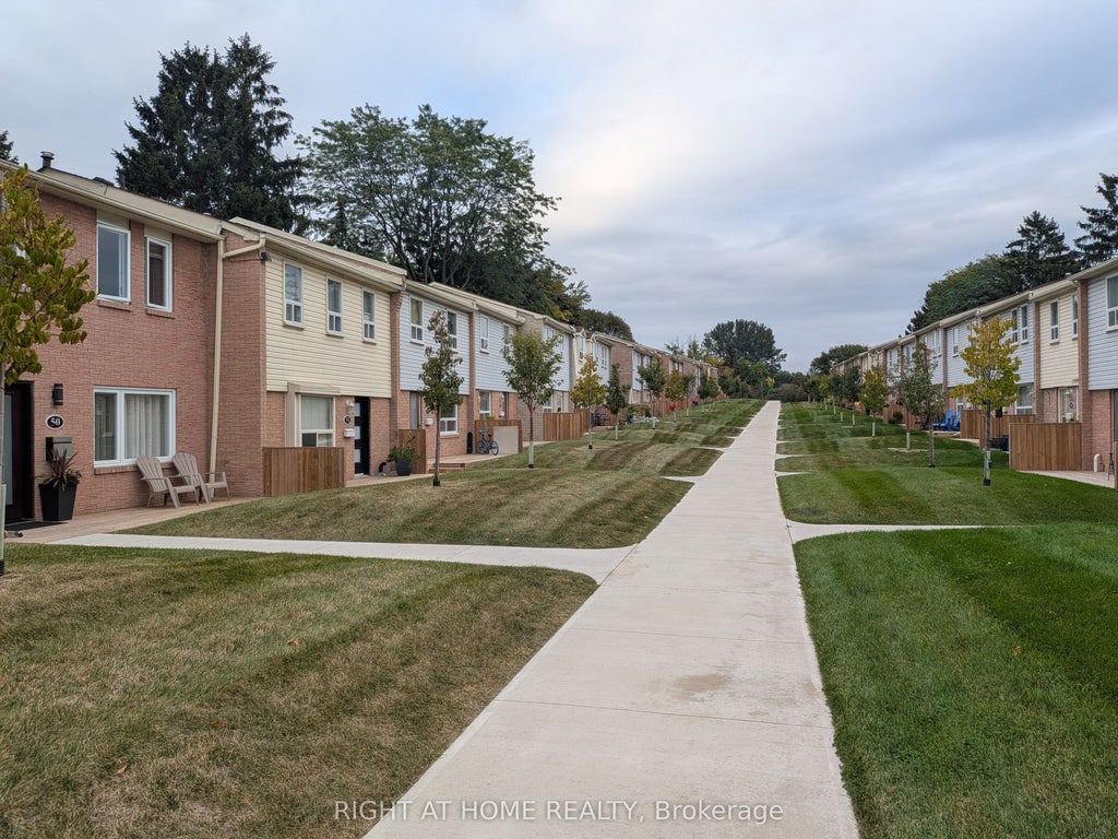 Photo of 1055 Shawnmarr Road #53, Mississauga, ON L5H 3V2 (MLS # W14134906)