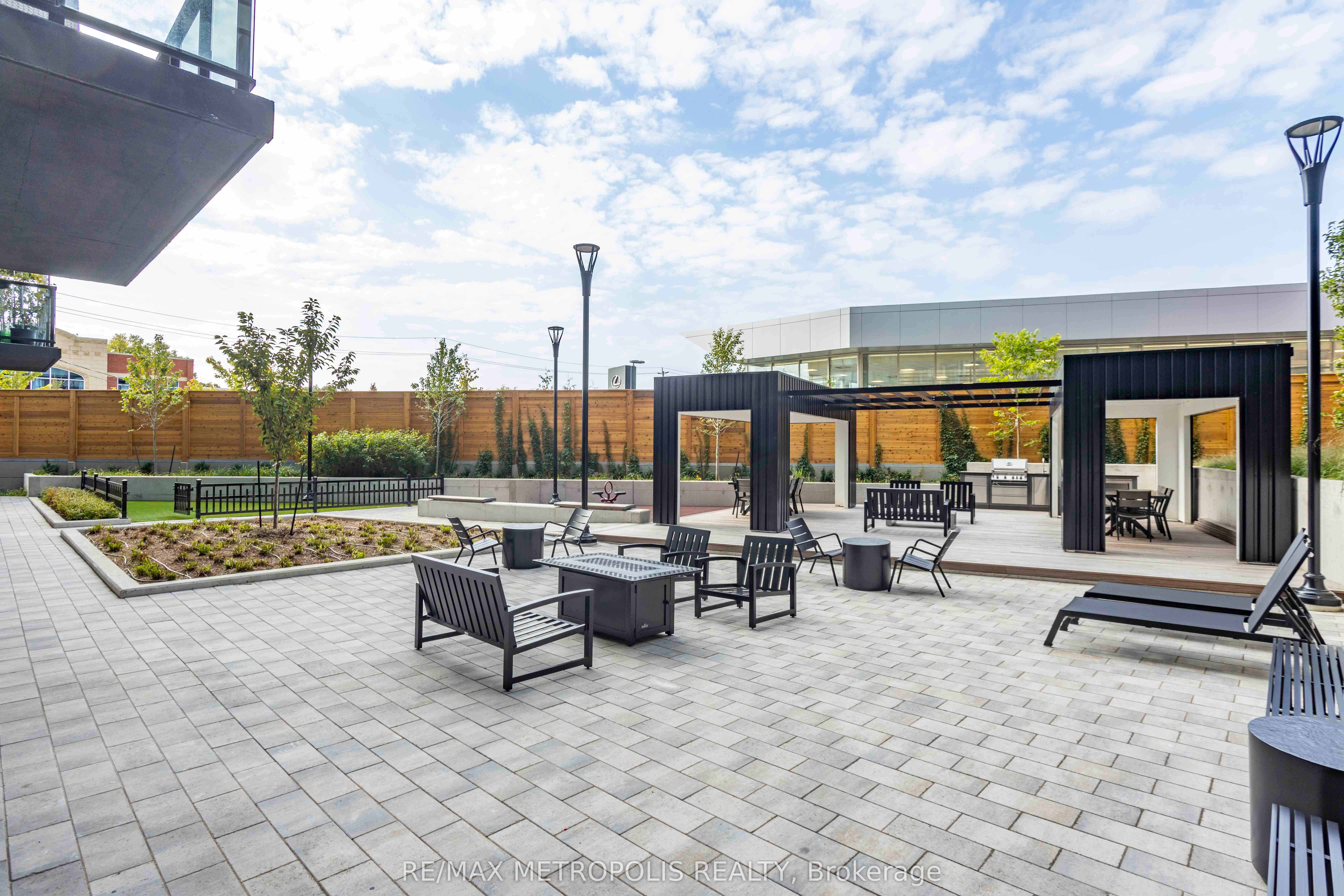 2300 St Clair Avenue W 619