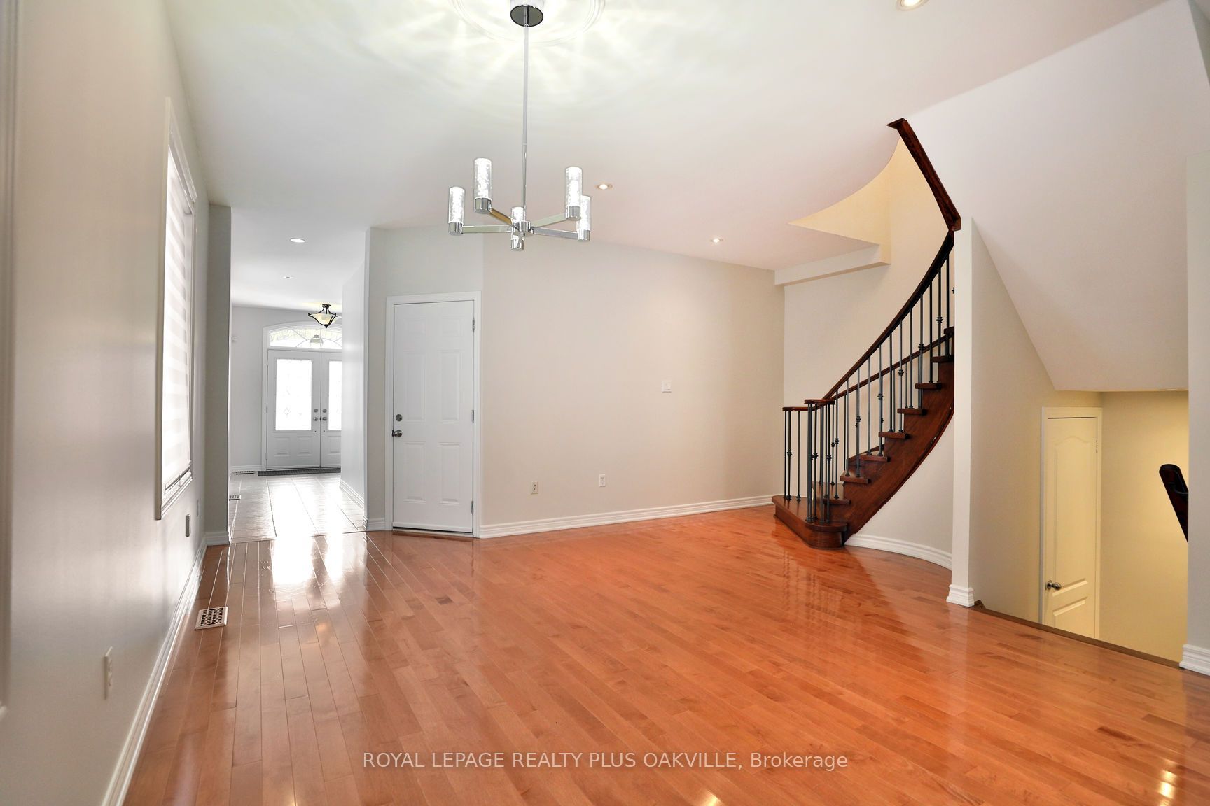 1267 Jezero Crescent
