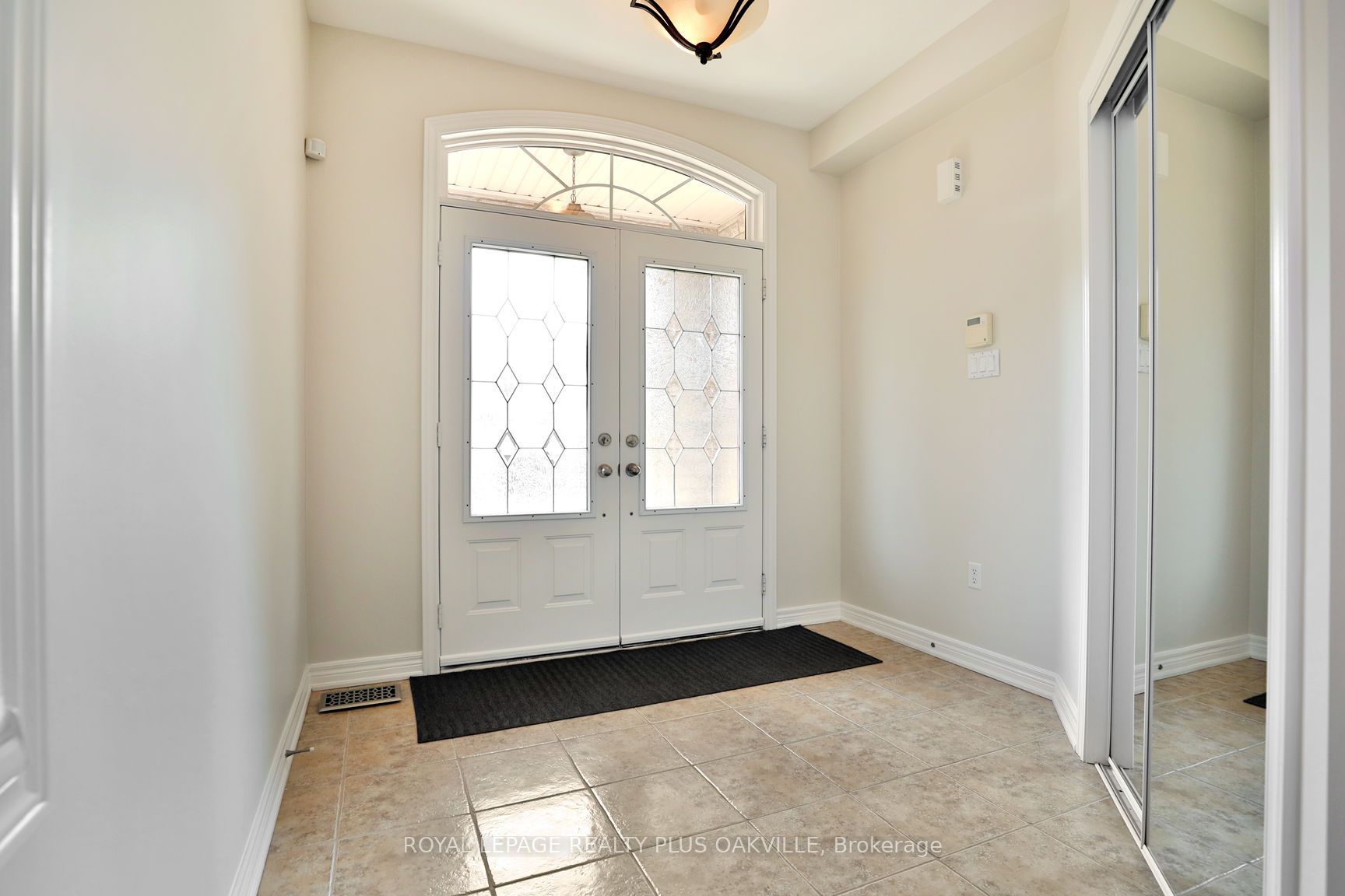 1267 Jezero Crescent