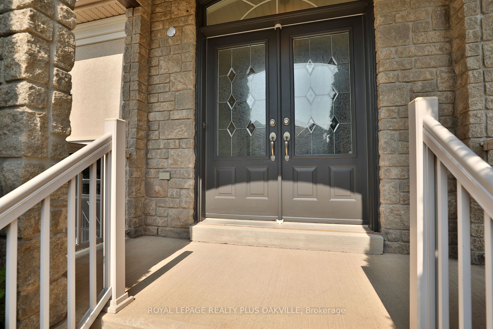 1267 Jezero Crescent
