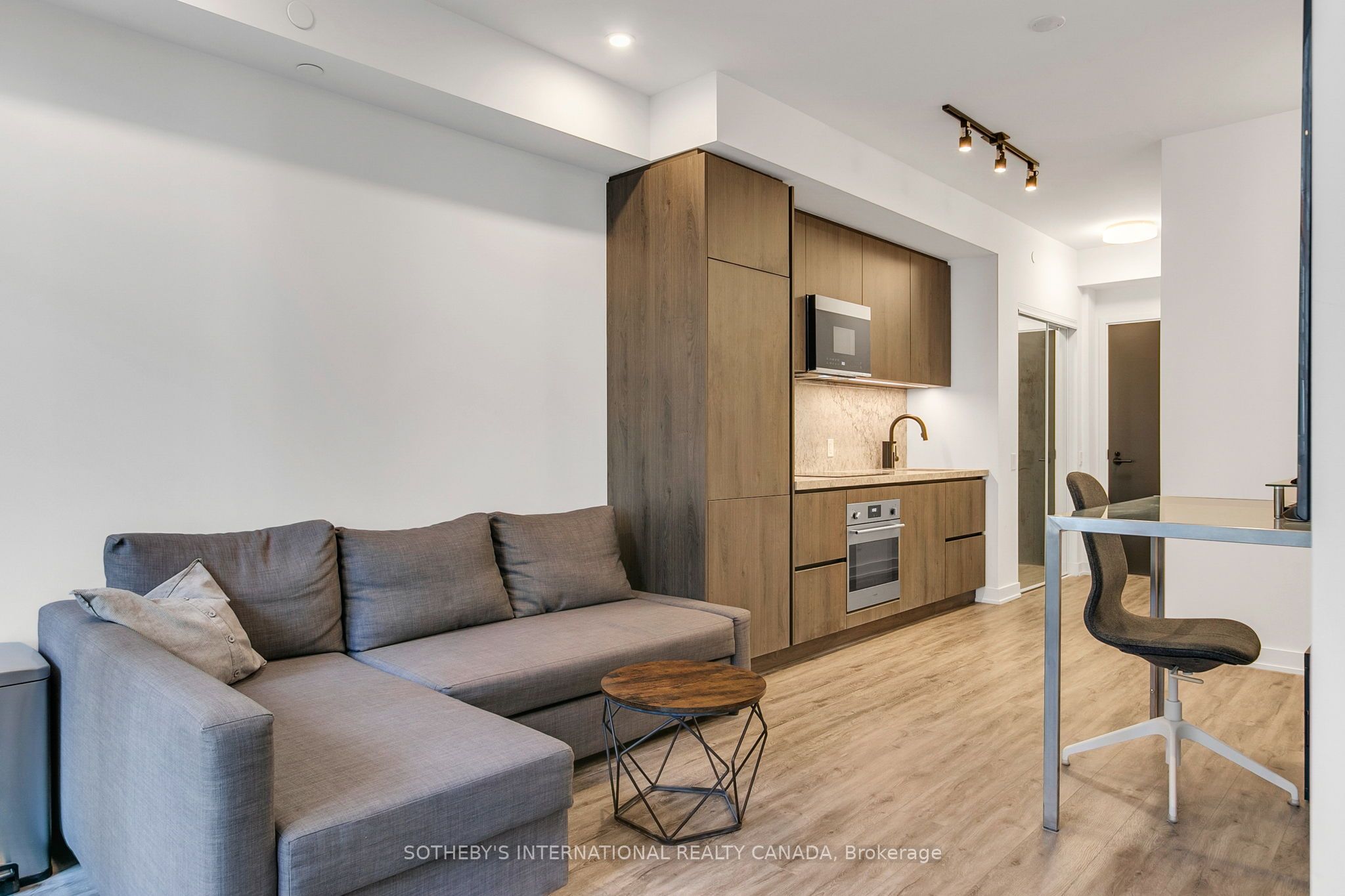 108 Peter Street 611