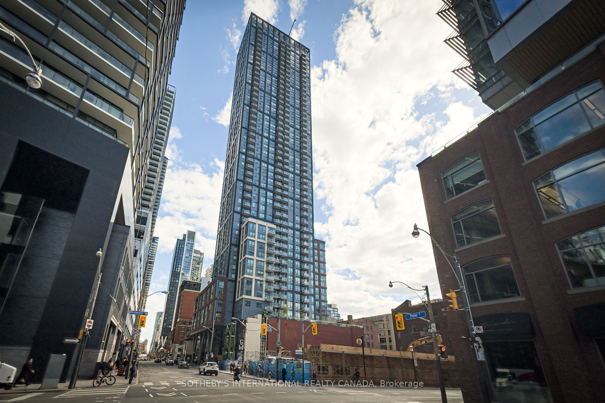 108 Peter Street 611