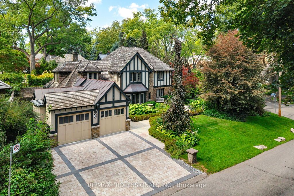 Photo of 16 Kingsway Crescent, Toronto, ON M8X 2P9 (MLS # W12395622)