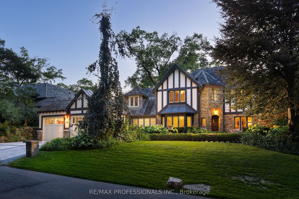 Photo of 16 Kingsway Crescent, Toronto, ON M8X 2P9 (MLS # W12395622)