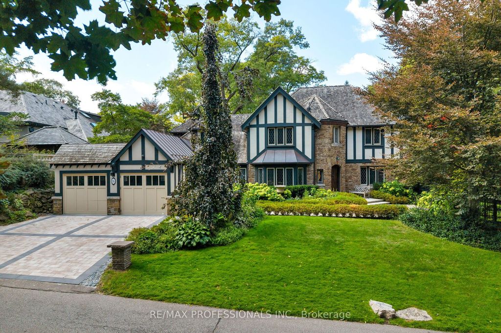 Photo of 16 Kingsway Crescent, Toronto, ON M8X 2P9 (MLS # W12395622)