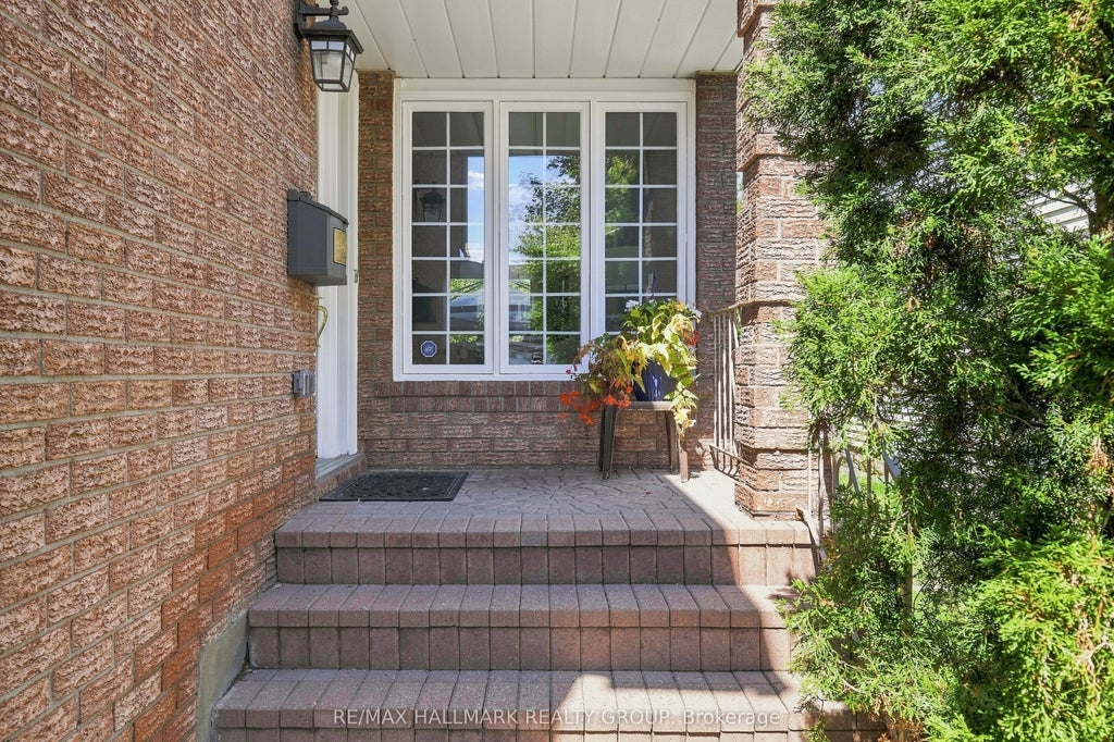 Photo of 609 TOURELLE Drive, Orleans - Cumberland and Area, ON K4A 3H5 (MLS # X13743656)