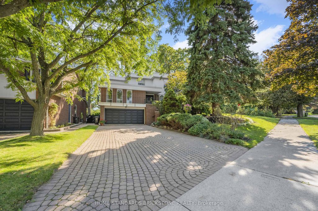 Photo of 5 POPLAR HEIGHTS Drive, Toronto, ON M9A 5A1 (MLS # W12435969)