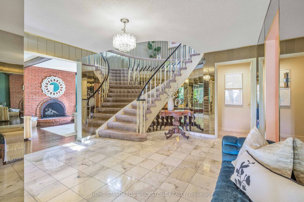 Photo of 5 POPLAR HEIGHTS Drive, Toronto, ON M9A 5A1 (MLS # W12435969)