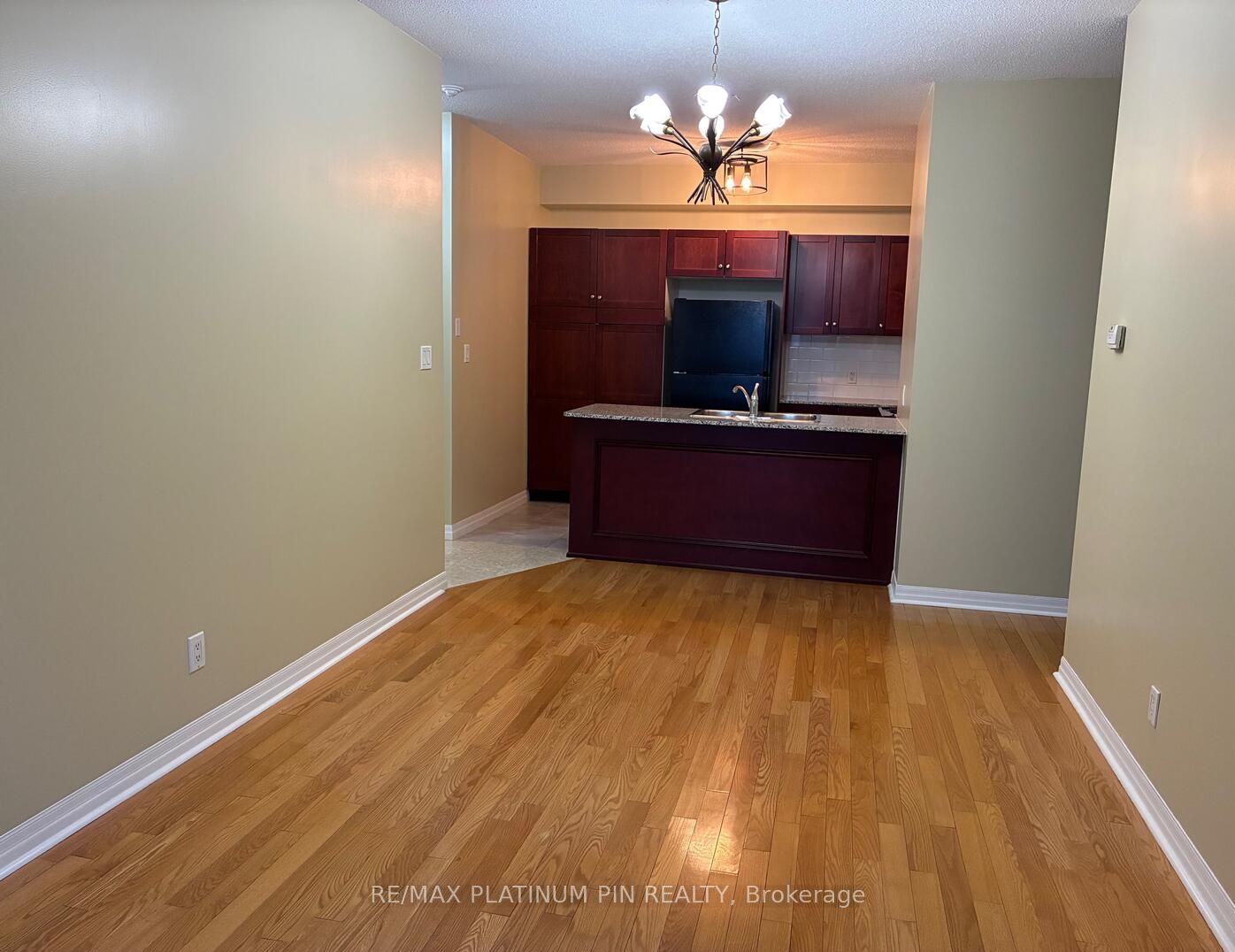 1359 Rathburn Road E 501