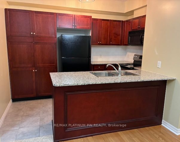 1359 Rathburn Road E 501