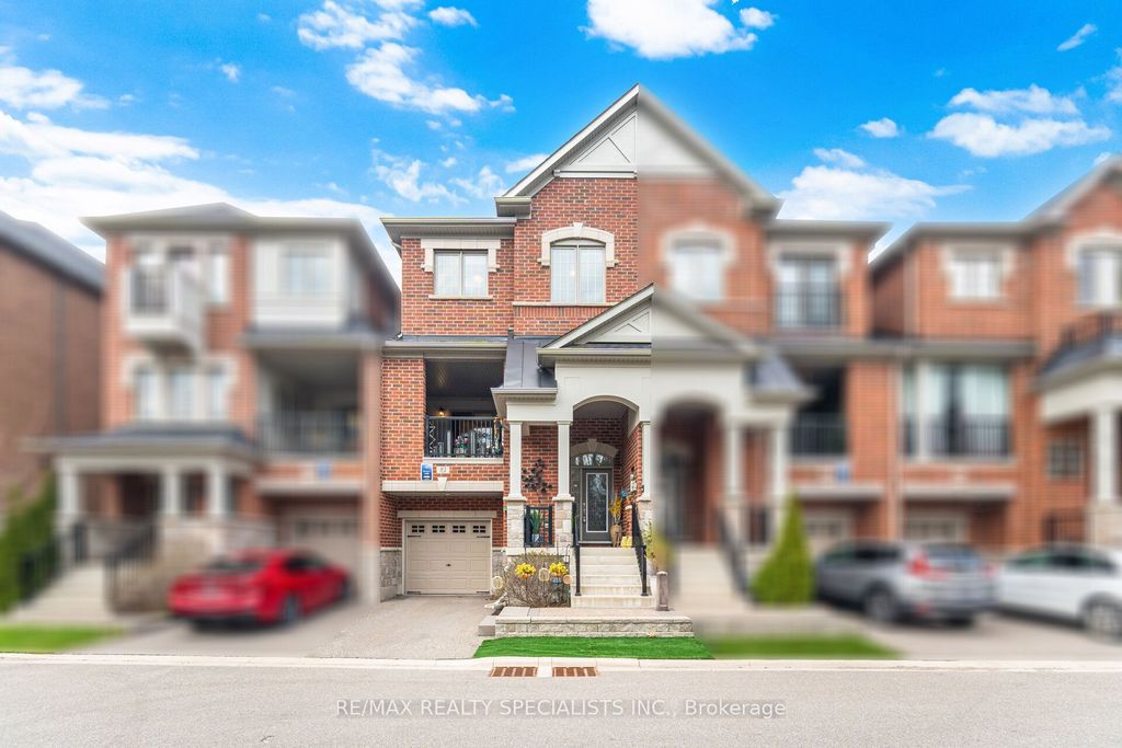 Photo of 82 Oakmore Lane, Brampton, ON L6Y 6H5 (MLS # W13033602)