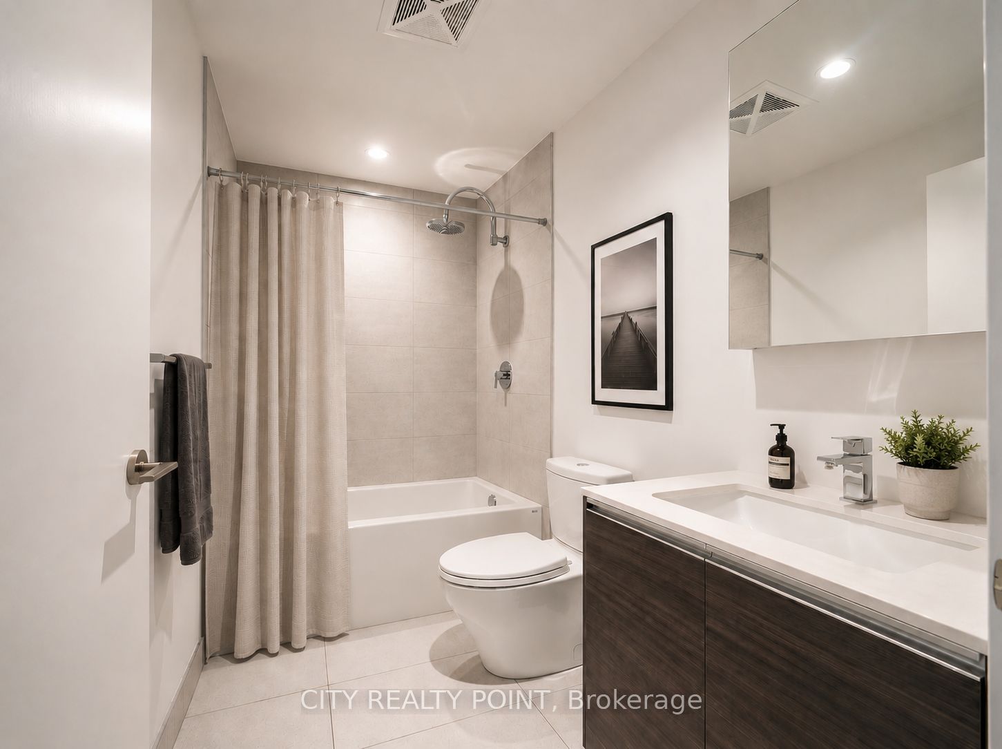 1190 Dundas Street E 505
