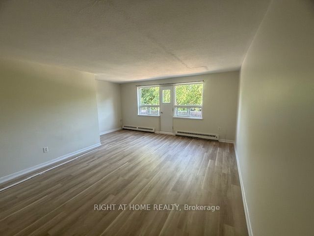 1852 Lakeshore Road W 2