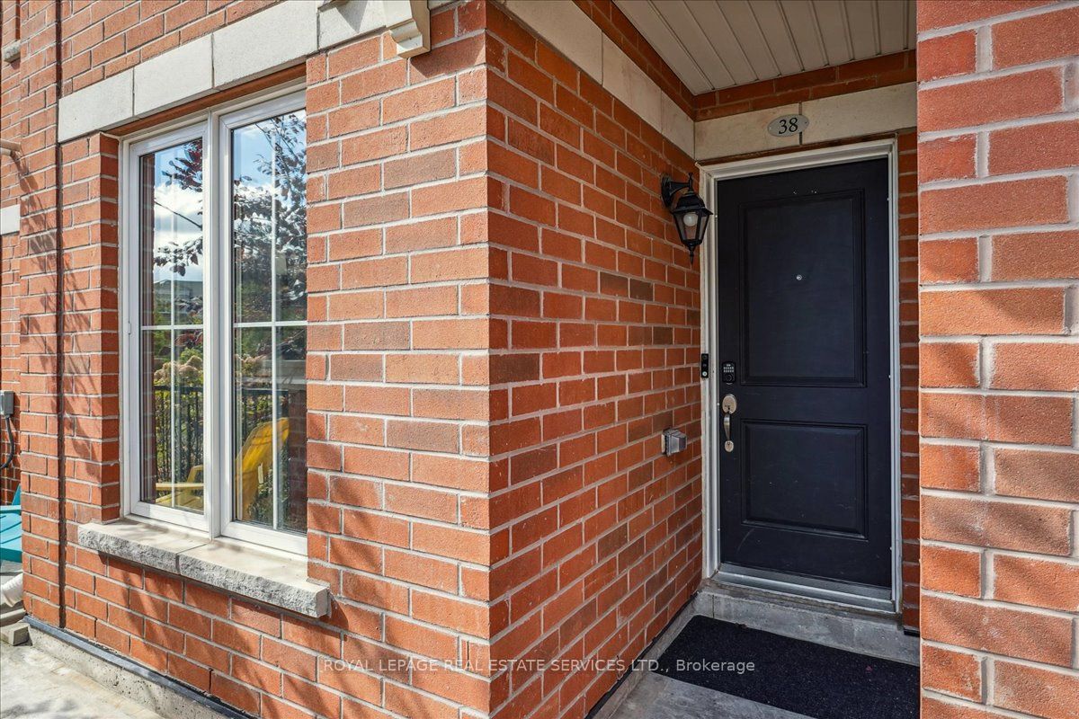 2480 Post Road 38