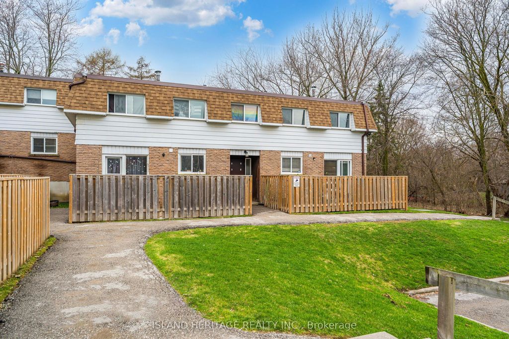 Photo of 730 Cedar Street #3, Oshawa, ON L1H 4M6 (MLS # E13010480)