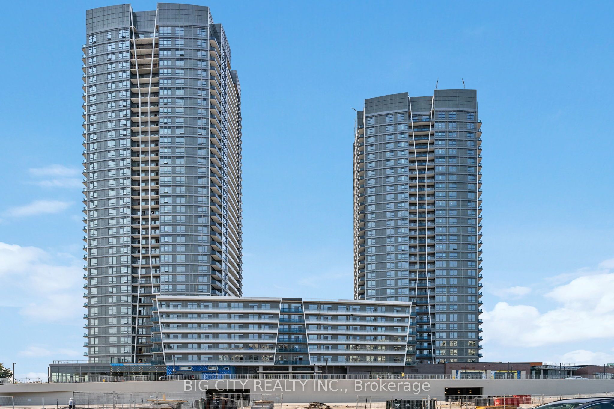 50 Upper Mall Way 906B