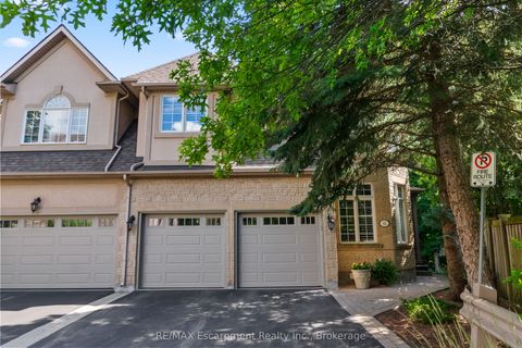 2303 Hill Ridge Court 16 Oakville ON L6M 3N3