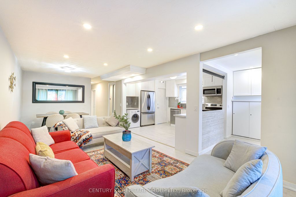 Photo of 82 Harrison Drive, Newmarket, ON L3Y 4P4 (MLS # N12616786)