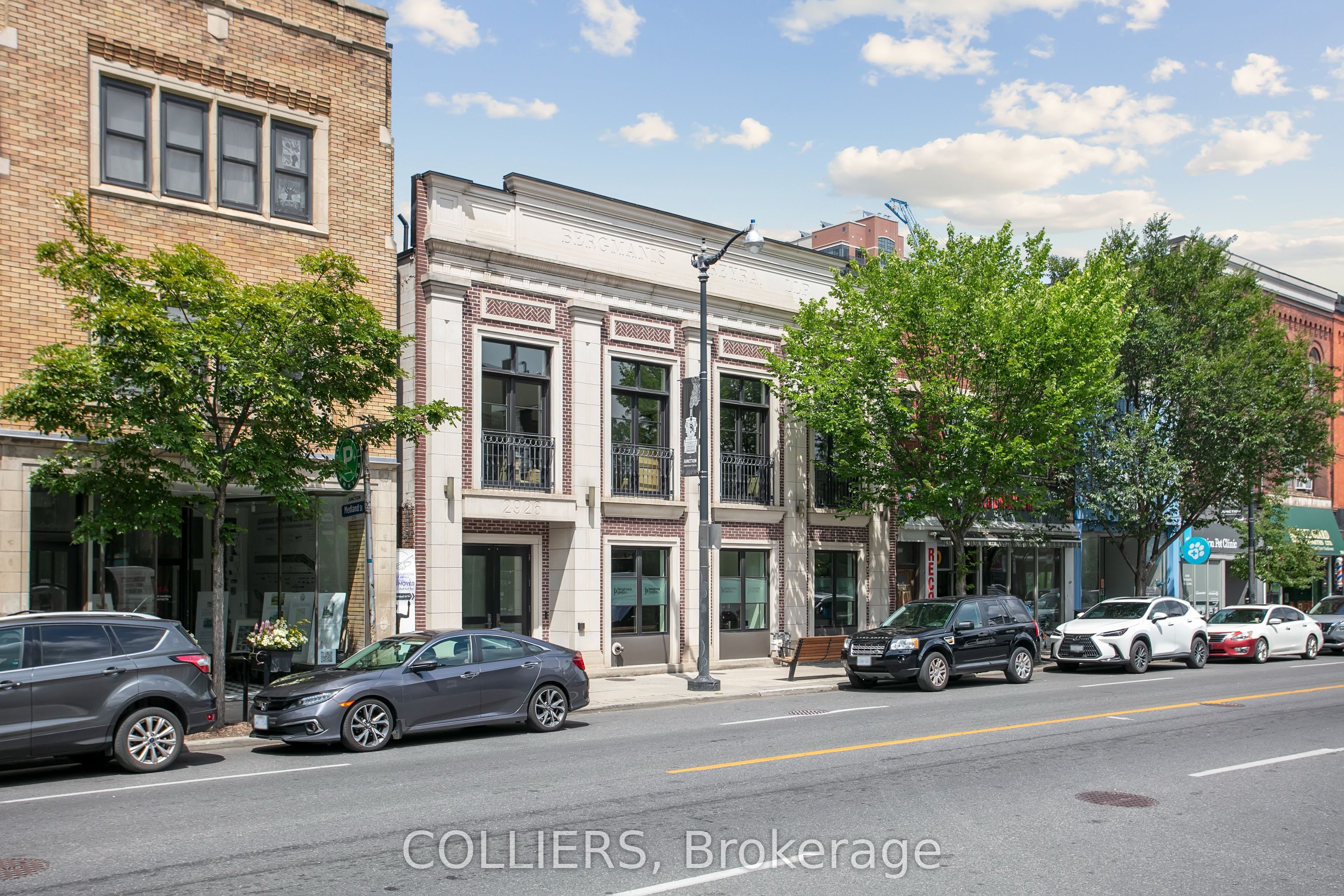 2926 Dundas Street W