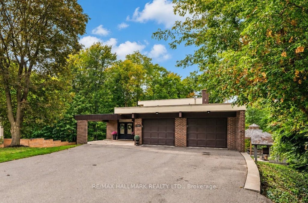 Photo of 1499 Ashington Court, Mississauga, ON L5C 1R5 (MLS # W14120720)