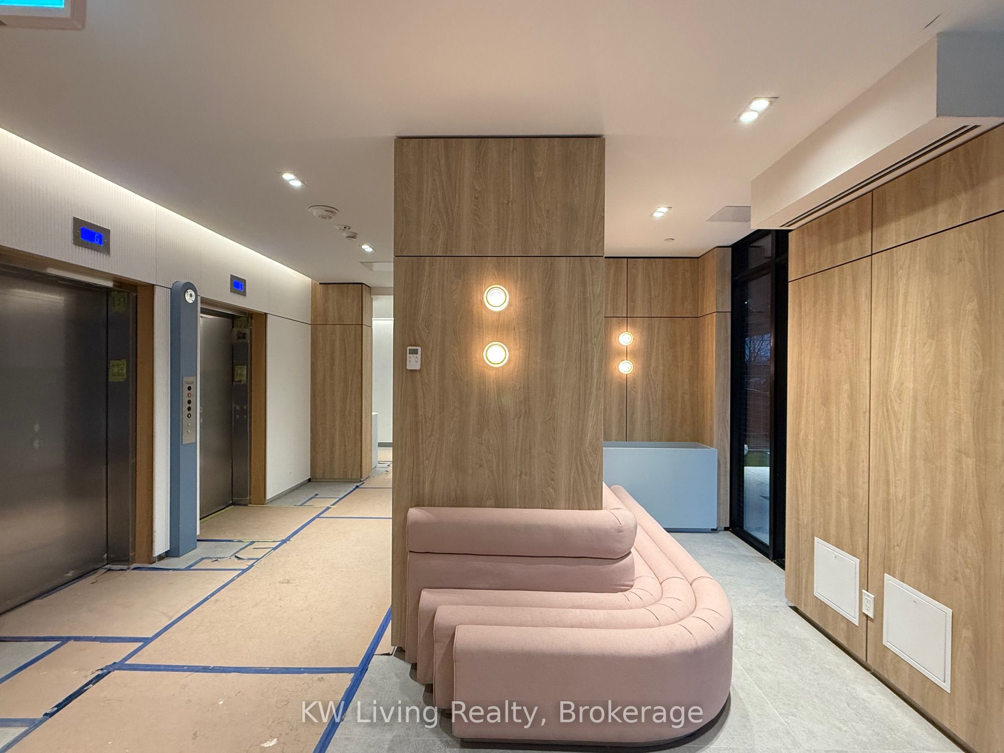 801 The Queensway N/A 910