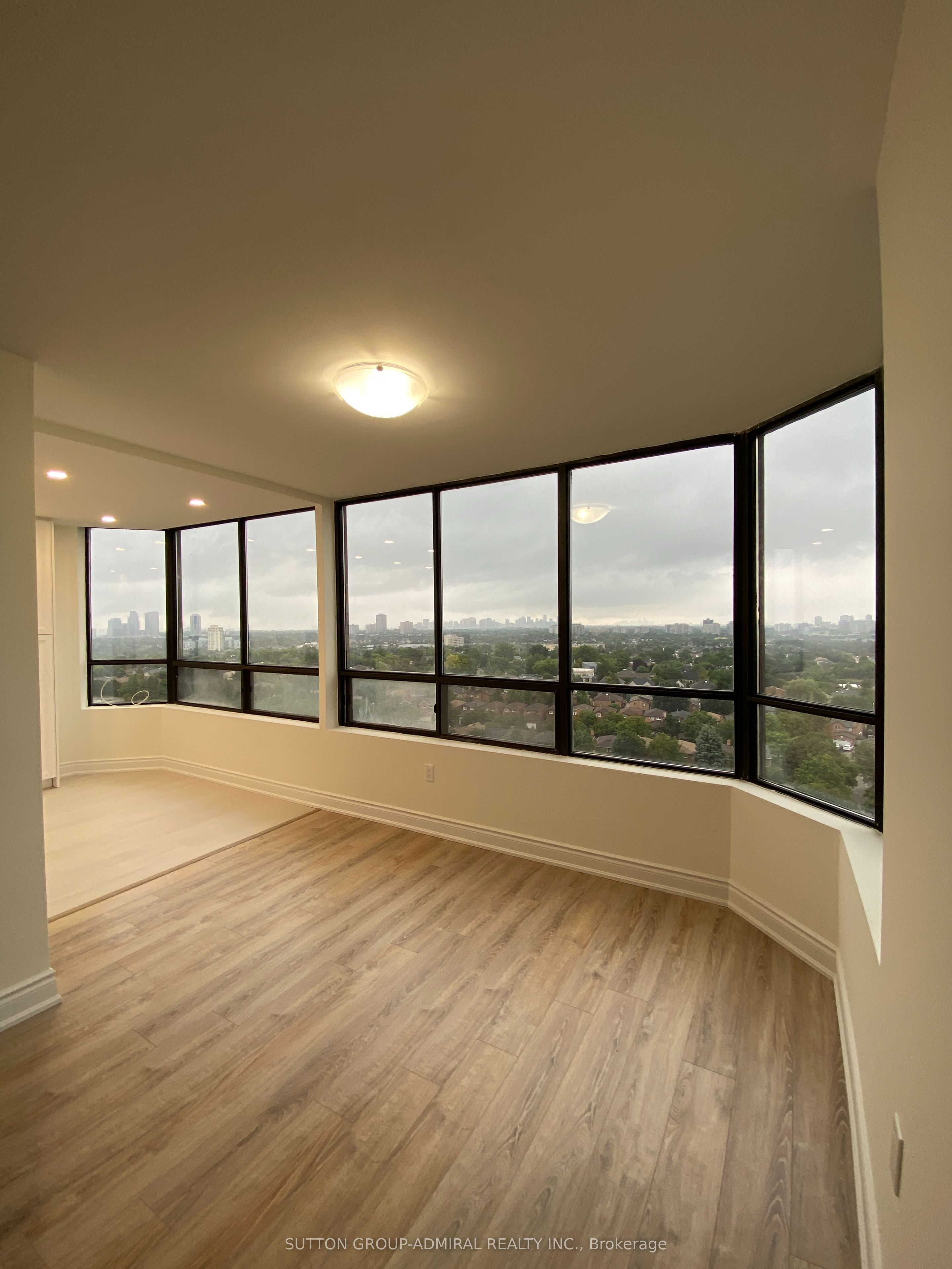 7601 Bathurst Street E 1505