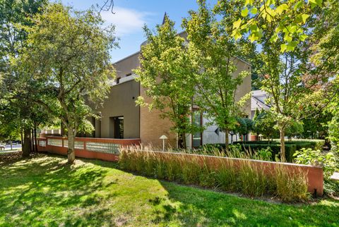 31 Governors Road Toronto ON M4W 2E9