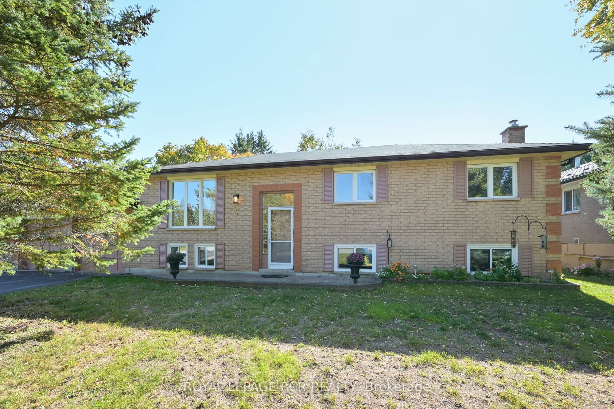 7 Moore Avenue
