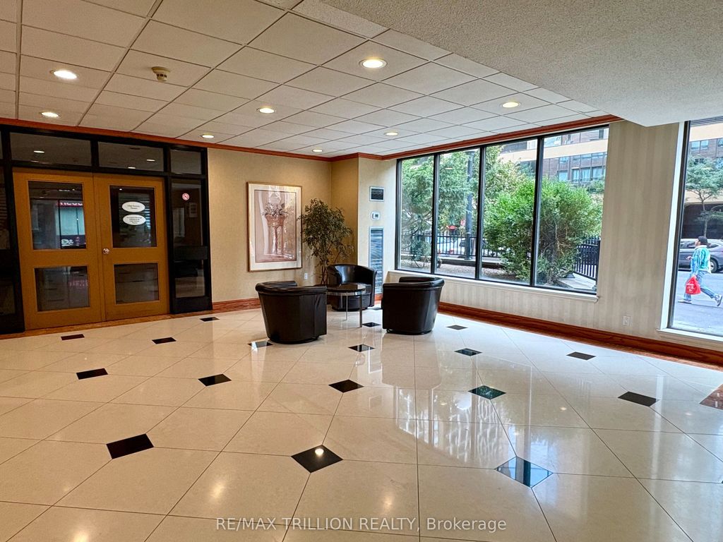 Photo of 633 Bay Street #914, Toronto, ON M5G 2G4 (MLS # C12608622)