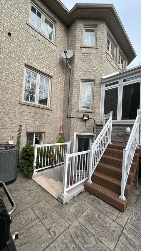 397 Turnberry Crescent Mississauga ON L4Z 3W5