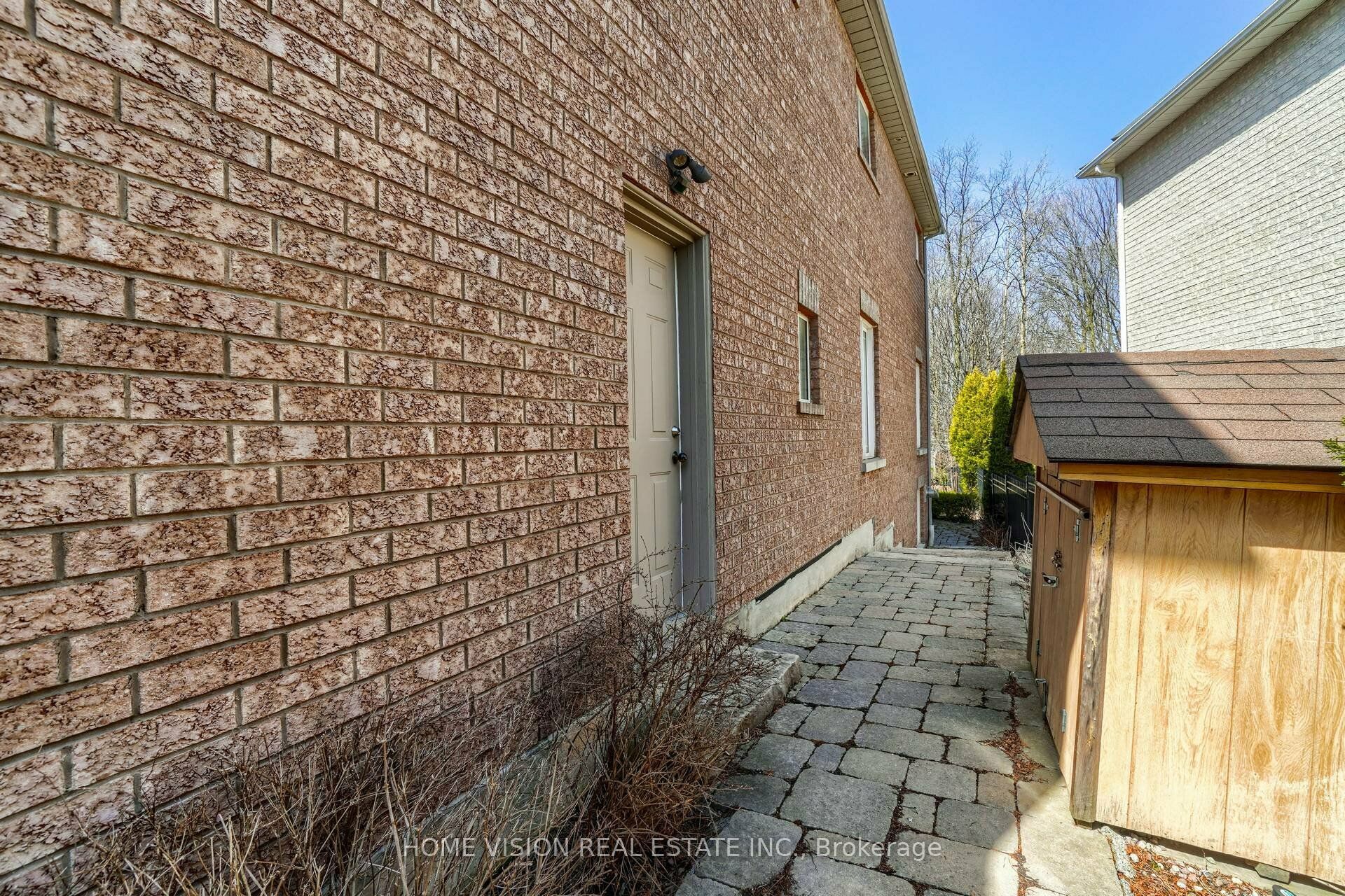24 Sandbanks Drive E BSMT