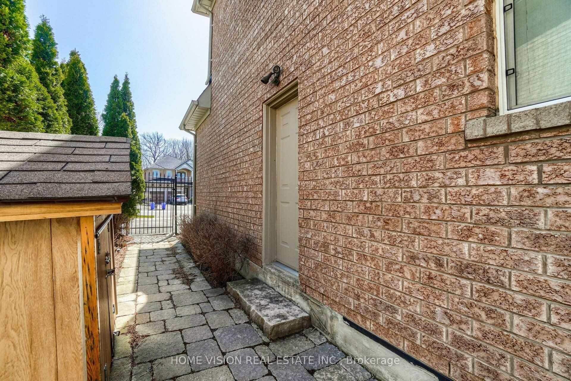 24 Sandbanks Drive E BSMT