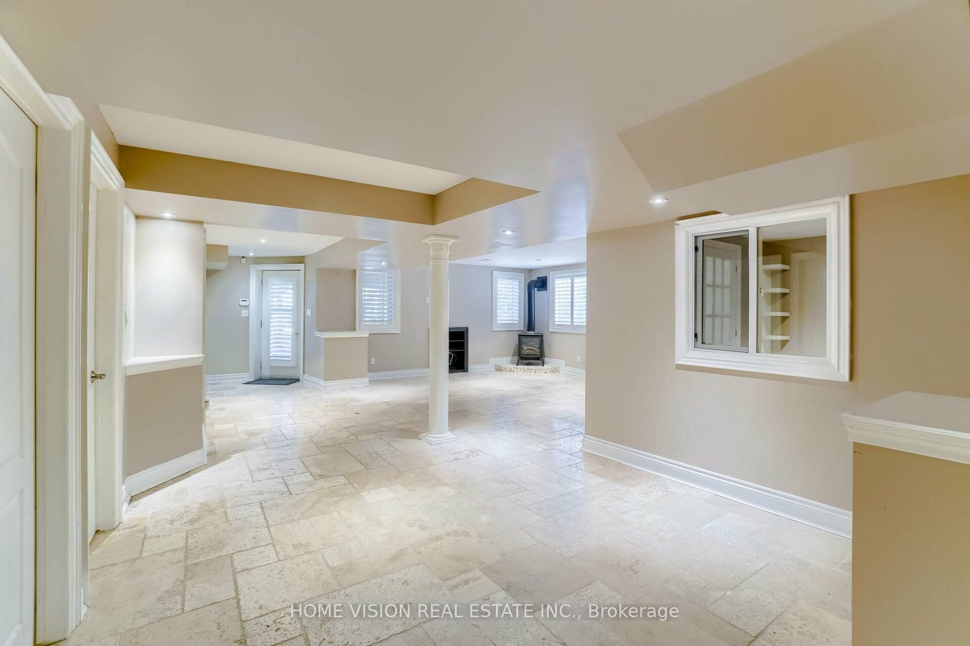 24 Sandbanks Drive E BSMT