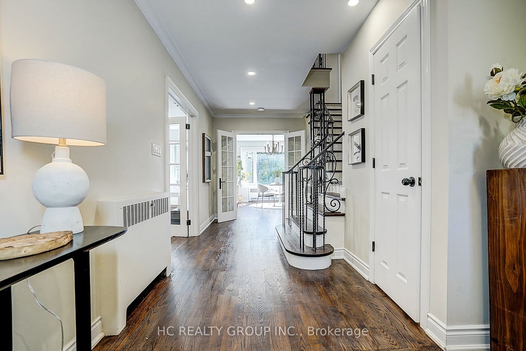 Photo of 19 Lower Links Road, Toronto, ON M2P 1H5 (MLS # C13808274)
