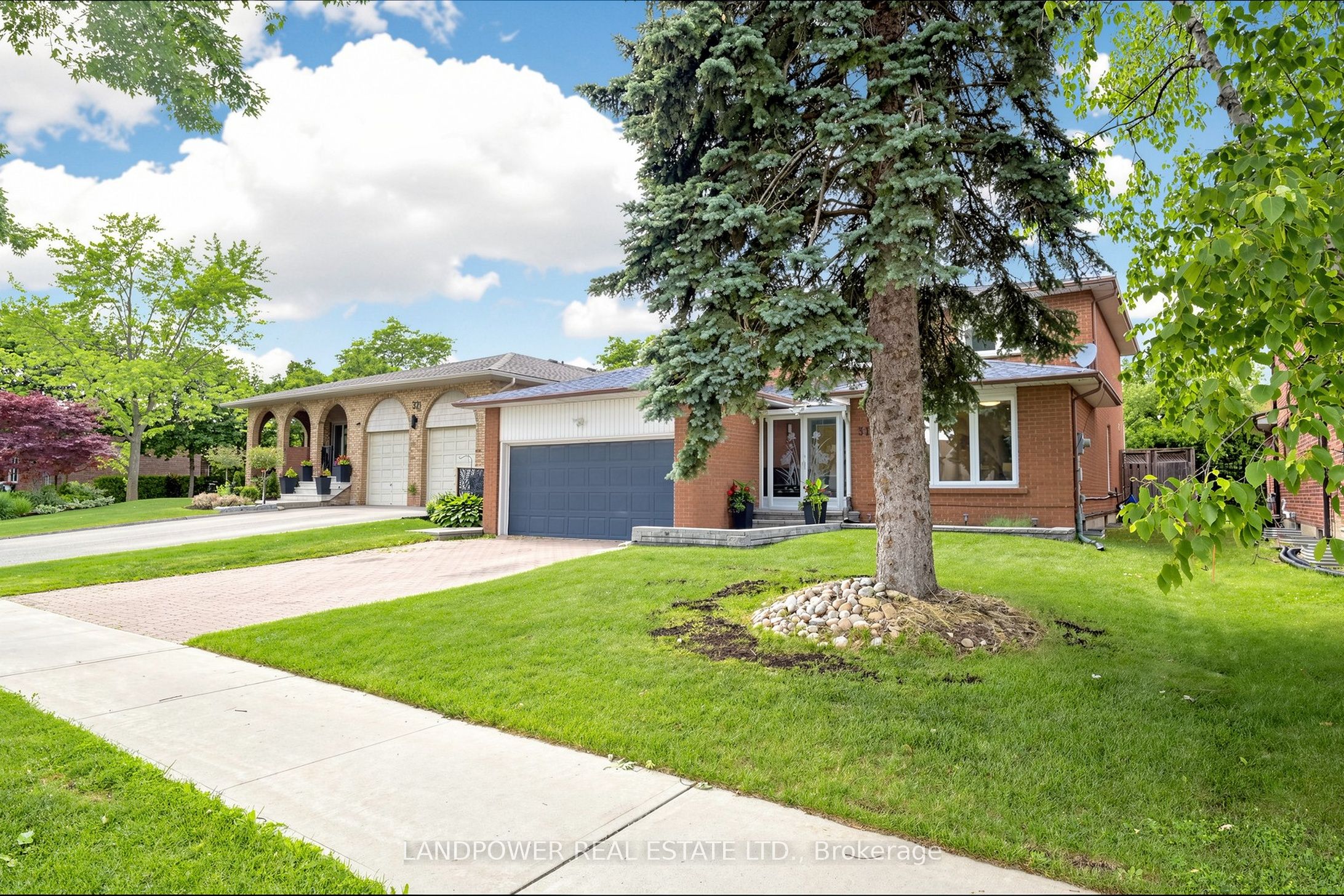 317 Paisley Boulevard W