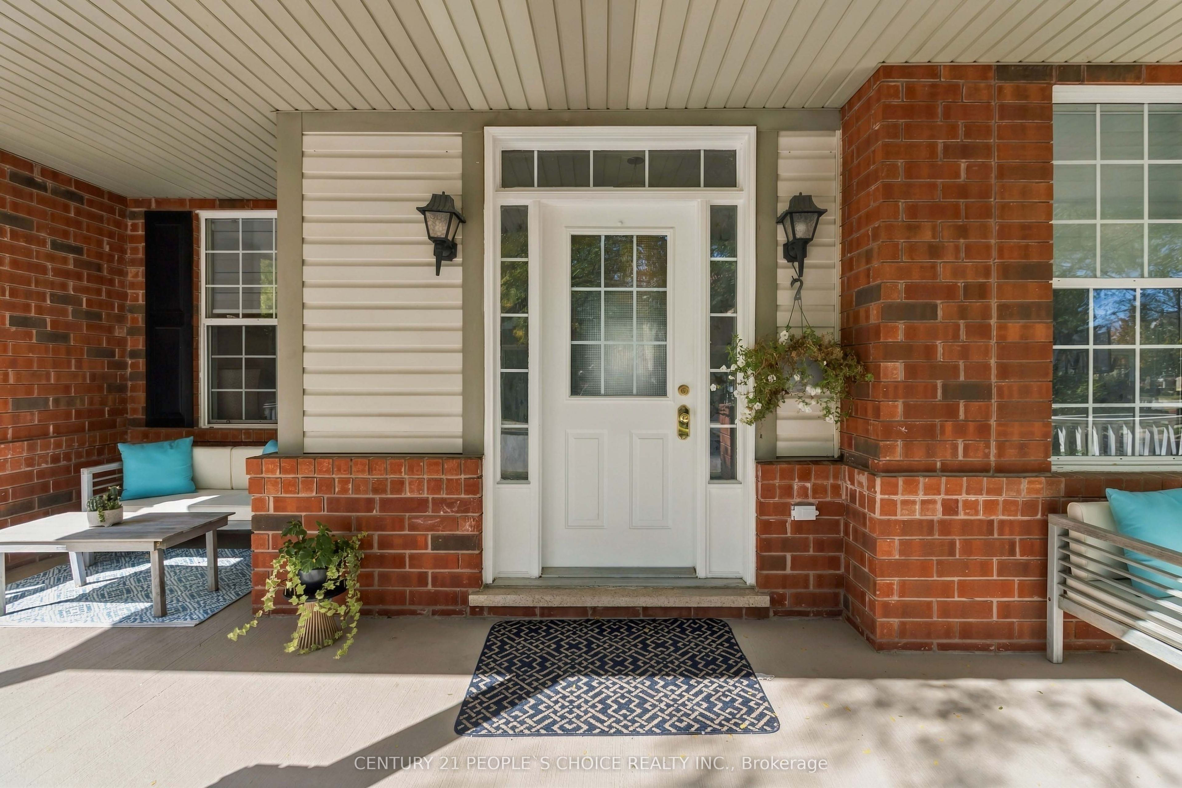 1580 Earl Crescent