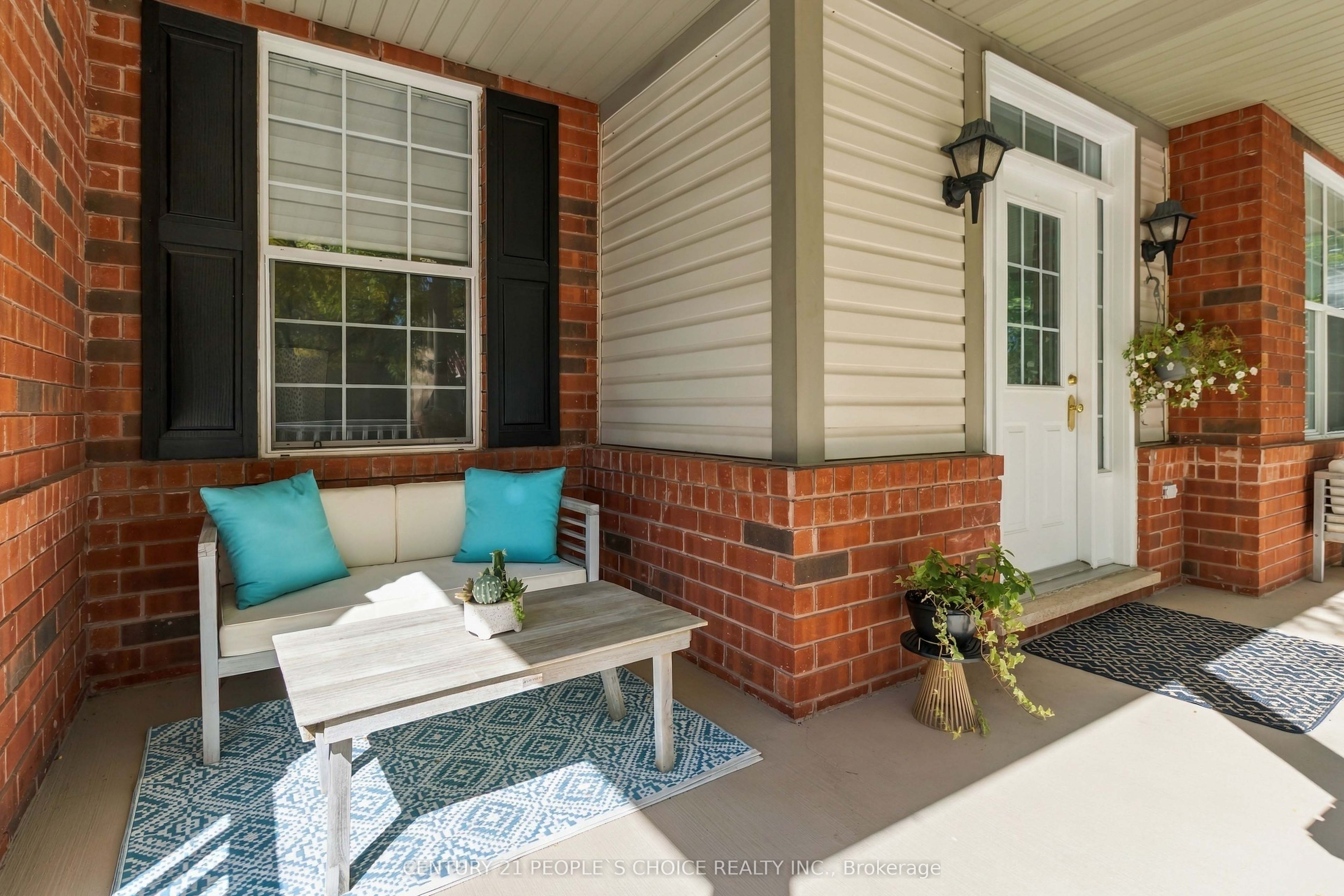 1580 Earl Crescent
