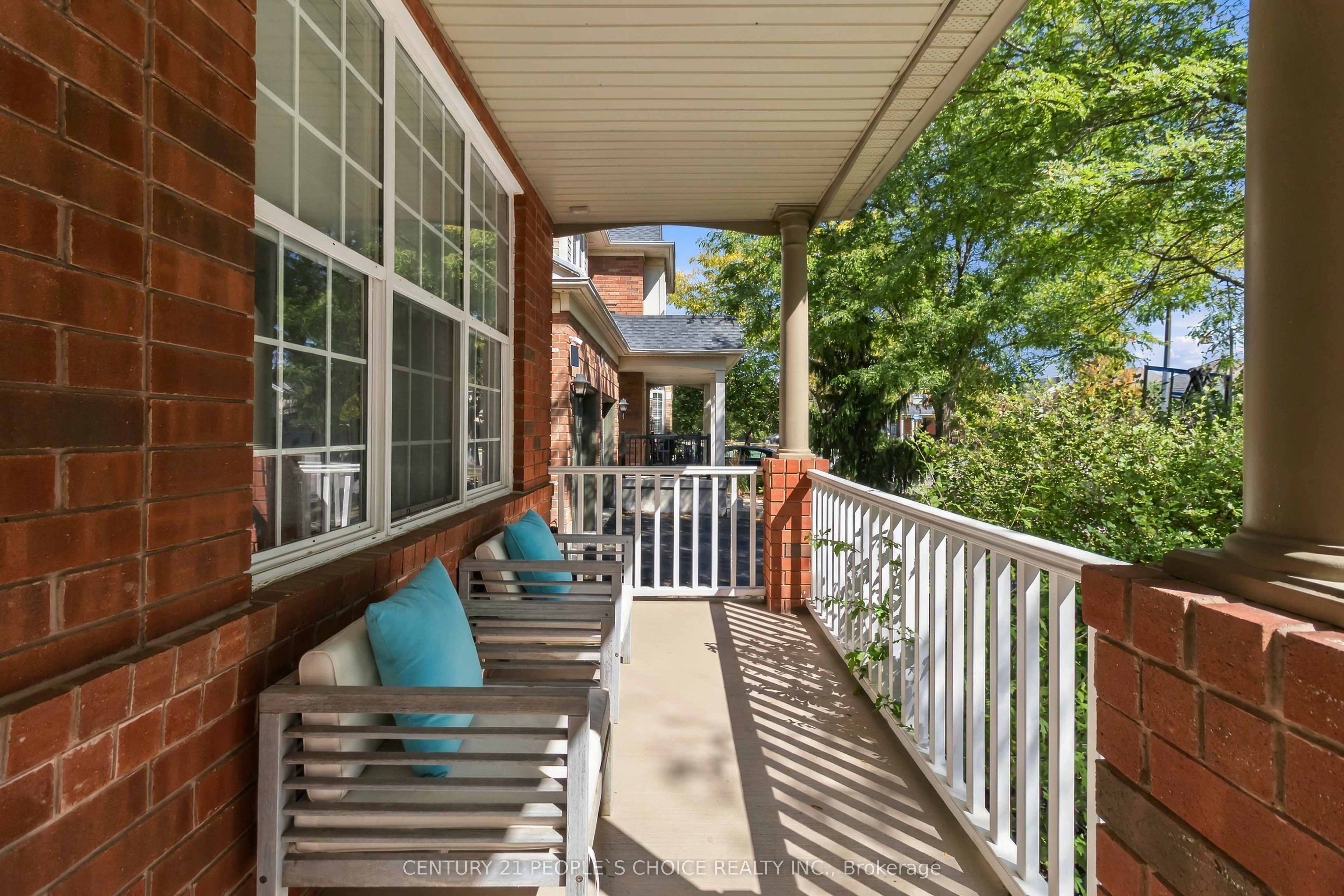 1580 Earl Crescent