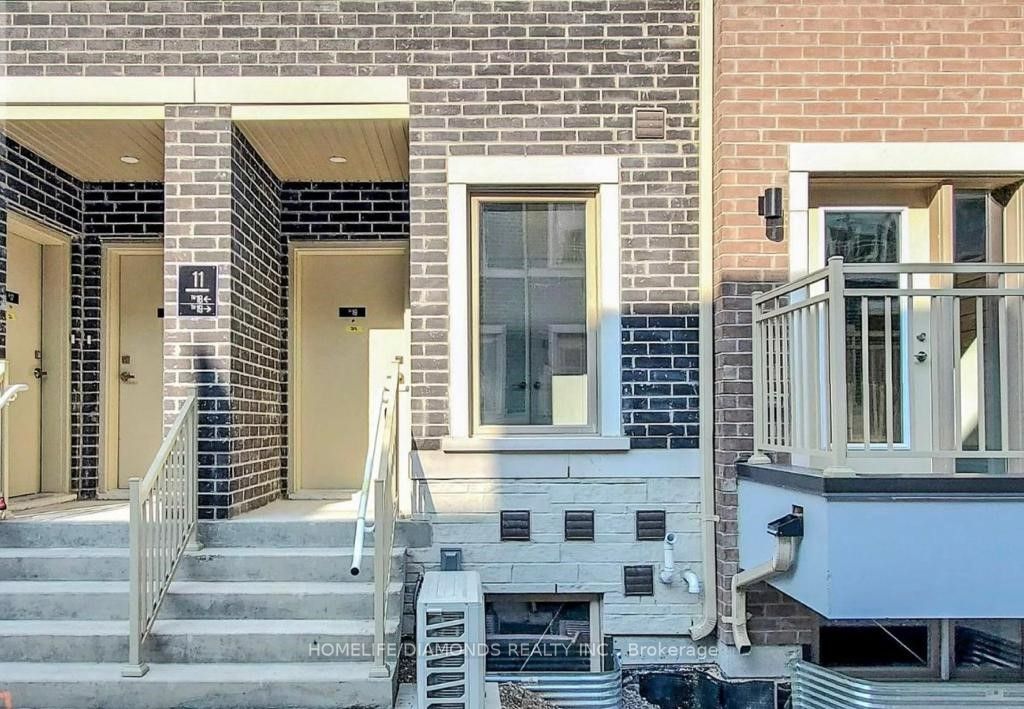 Photo of 31 HONEYCRISP Crescent #68, Vaughan, ON L4K 0N6 (MLS # N13027522)