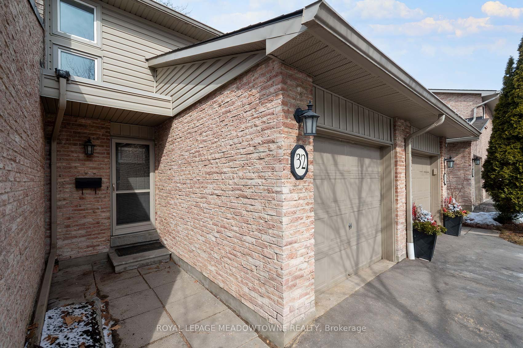 2075 Asta Drive S 32