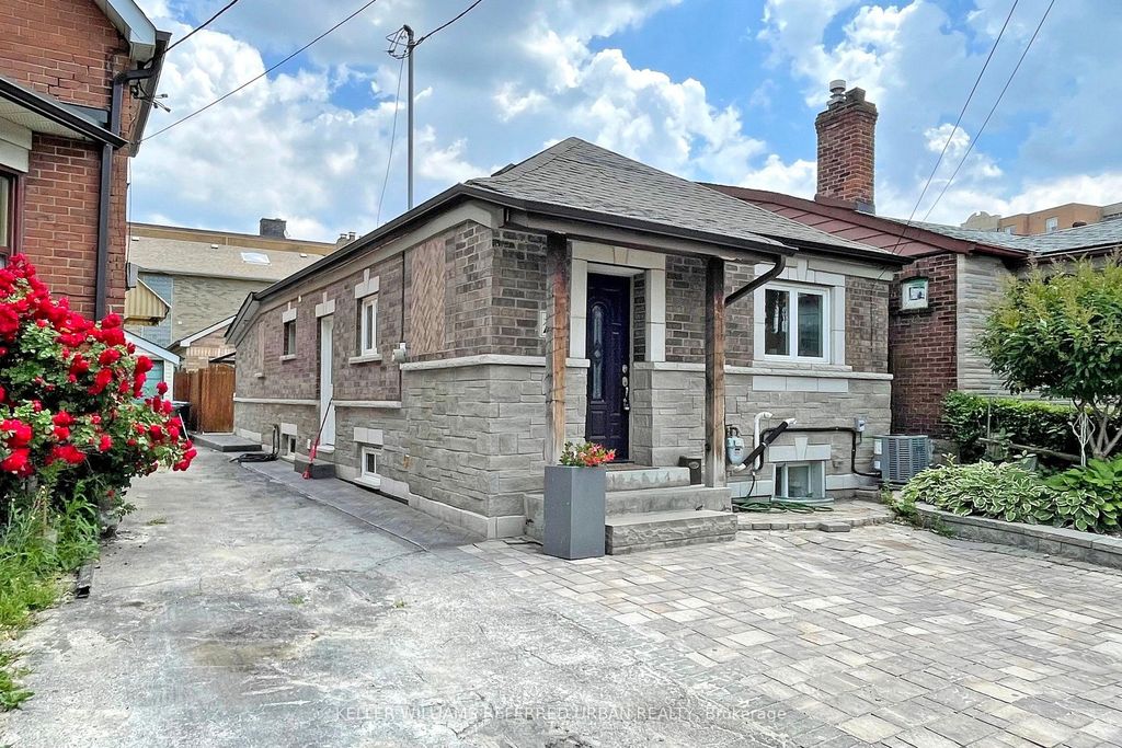 Photo of 19 Bicknell Avenue, Toronto, ON M6M 4G4 (MLS # W12342726)