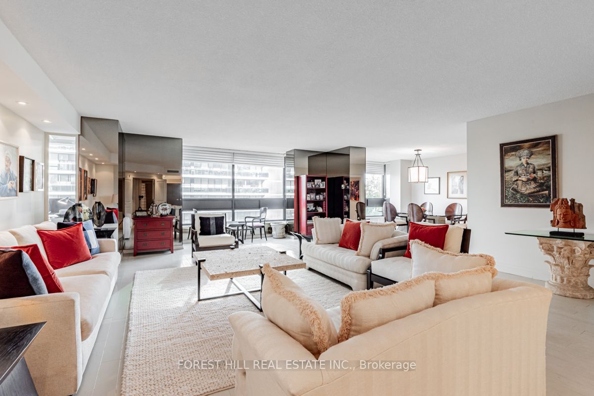 55 Prince Arthur Avenue 901