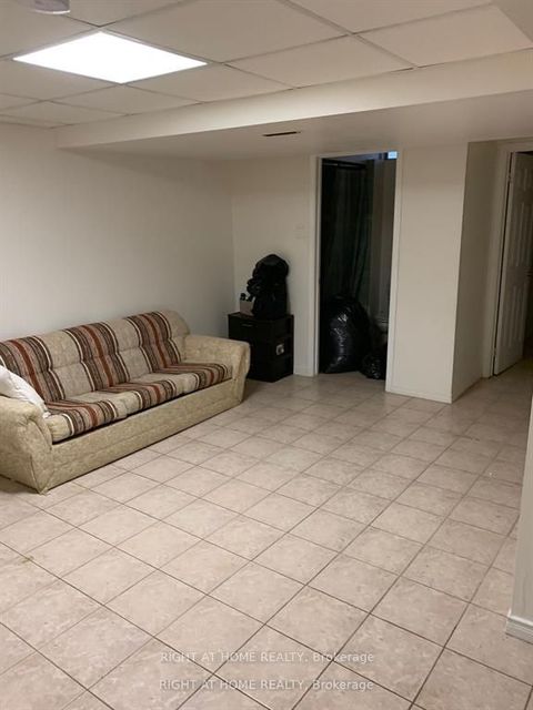 7482 Magistrate (Bsmt) Terrace Mississauga ON L5W 1L2