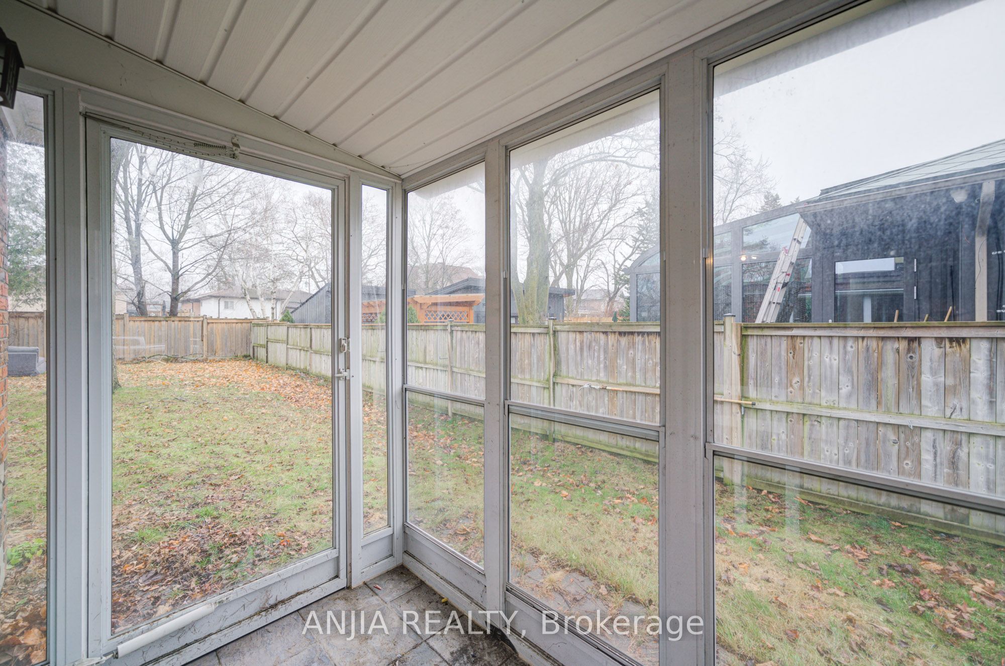 27 Jonquil Crescent